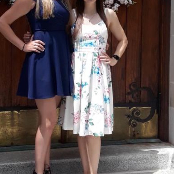 Dress - Picture 3 of 3